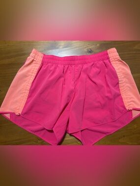 Gap Fit Hot Pink Women's Athletic Shorts with Peach Side Panels
